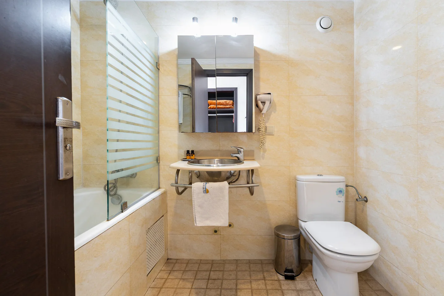 1afc0581-43a6-4e9a-9533-951c8ed3ec28